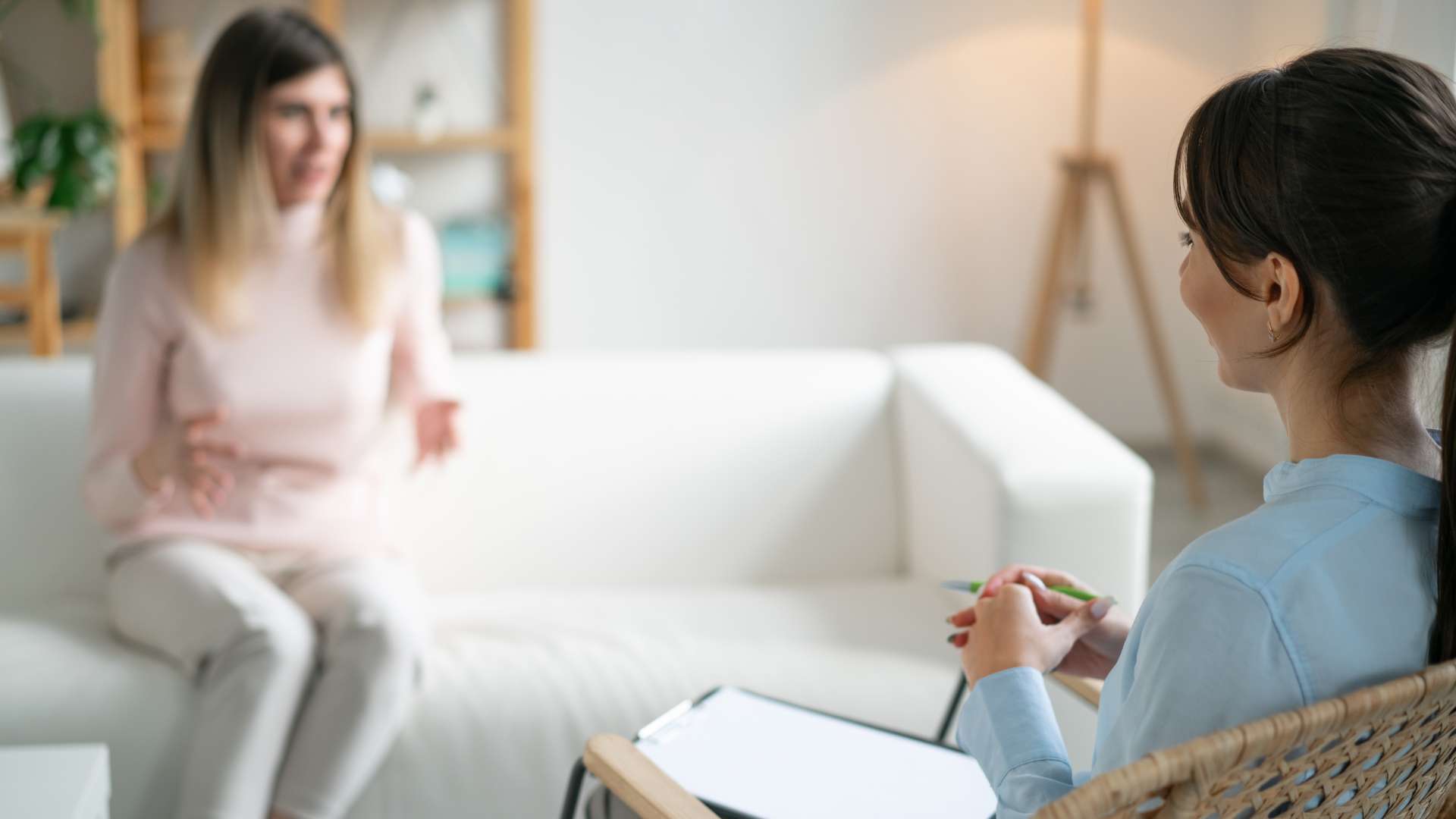 Behavioral Addiction Treatment Therapy Session at Virtue At The Pointe Oregon